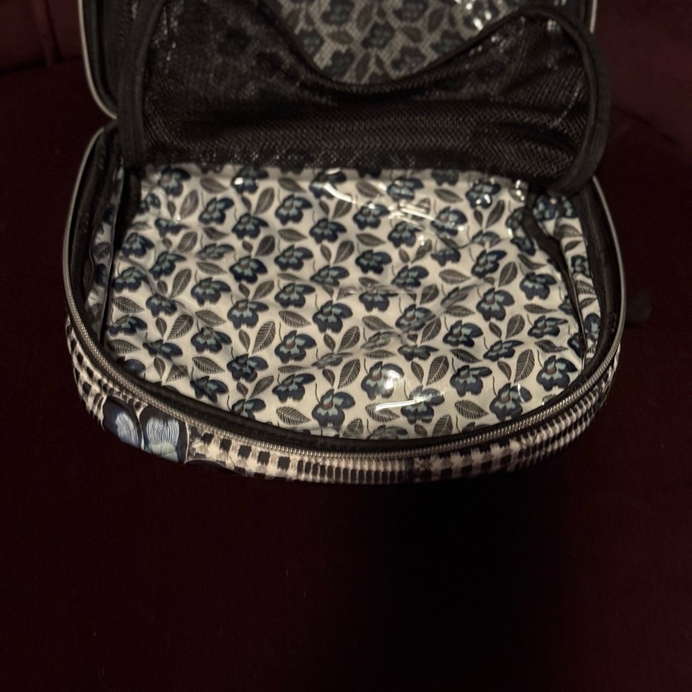 Vera Bradley Large Lay Flat Cosmetic Makeup Organizer Bag. EUC - Picture 5 of 6